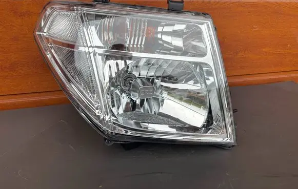 Nissan Navara Headlight/headlamp 26010EB30A
