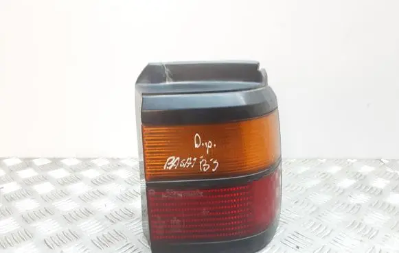 Volkswagen PASSAT B3 Rear/tail lights 333945112