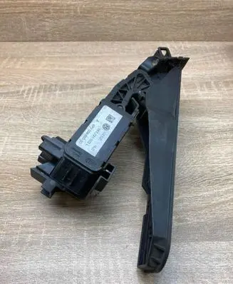 Volkswagen Golf V Accelerator throttle pedal 1K1721503L 6PV008600