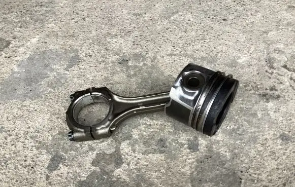 Toyota RAV 4 (XA30) Piston with connecting rod