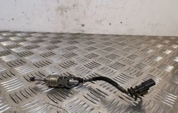Volvo XC90 Fuel injector 31432778