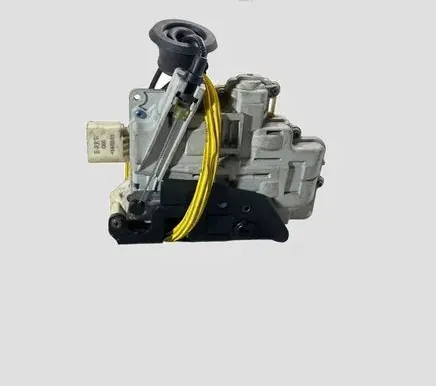 Audi A6 S6 C6 4F Rear door lock 4F0839016
