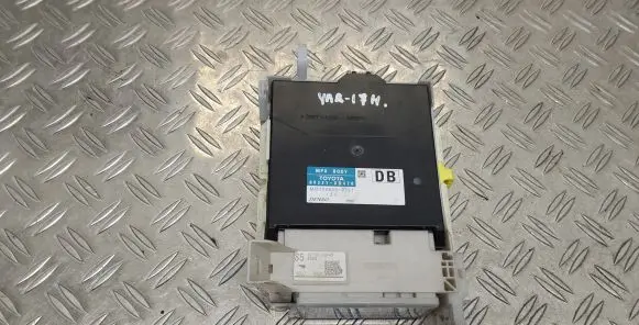 Toyota Yaris Fuse module 892210D470 8273052K40