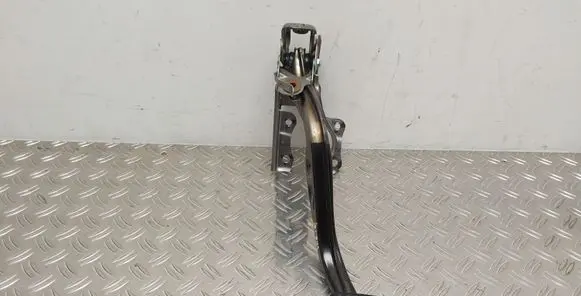 Toyota Yaris Brake pedal