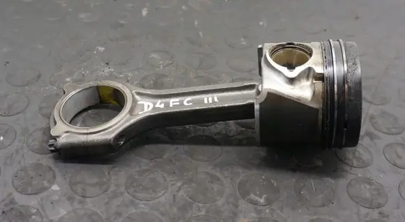 KIA Venga Piston with connecting rod 