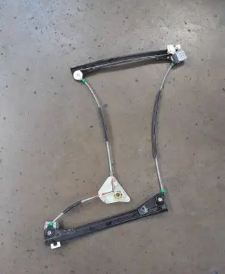 Volkswagen Polo Front door manual window regulator