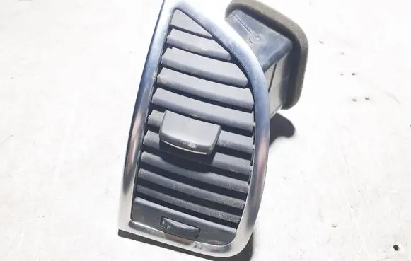 Audi Q7 4L Dashboard side air vent grill/cover trim 4L0820901T