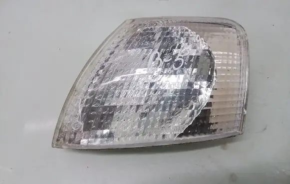 Volkswagen PASSAT B5 Front indicator light