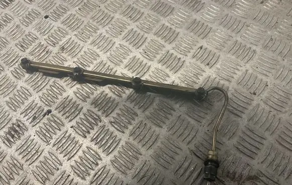Fuel injector supply line/pipe
