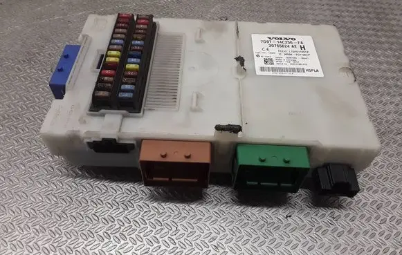 Volvo V70 Fuse module 7G9T14C256FA 30765624AE