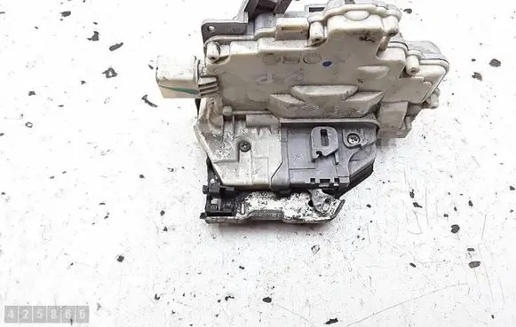 Audi TT TTS Mk2 Front door lock 8J2837015A