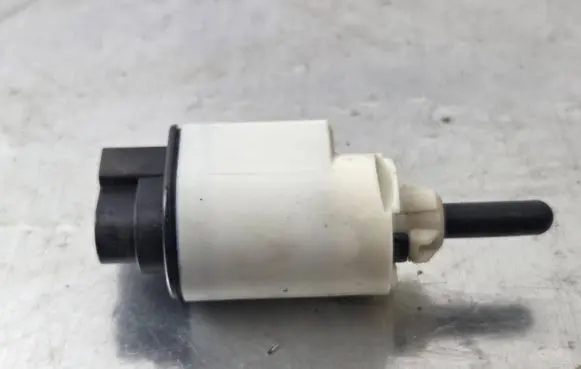 Opel Combo E Brake pedal sensor switch 9813503180 21800V
