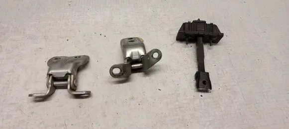 Toyota Avensis T250 Front door hinge set 