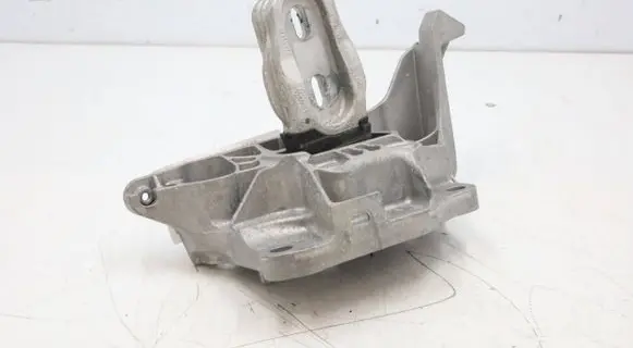 Peugeot 208 II Engine mount vacuum valve 6789390
