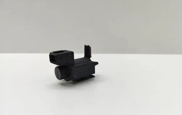 BMW 5 E60 E61 Turbo solenoid valve 702318 70231800 7810831