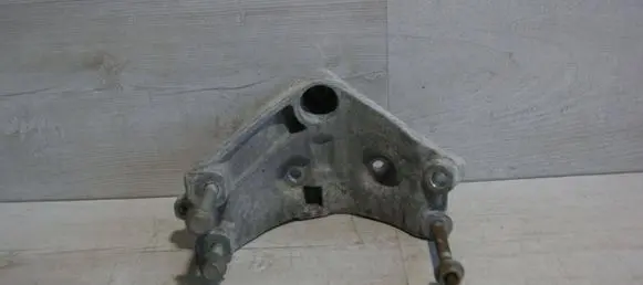 Chevrolet Camaro Generator/alternator bracket 12612734
