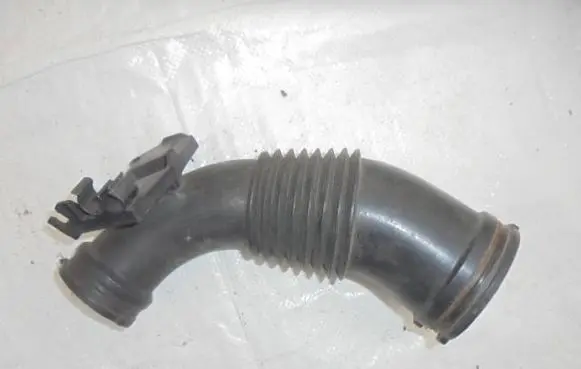 Audi A4 S4 B5 8D Air intake hose/pipe 059129627L