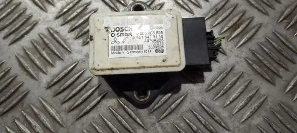 Smart ForTwo II ESP acceleration yaw rate sensor 0265005625 A4515420118