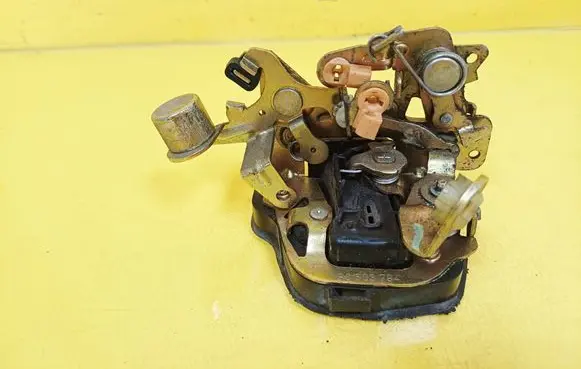 Opel Corsa B Rear door lock 
