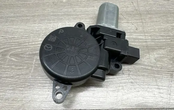 Mazda CX-5 Rear door window regulator motor D6515958X SN964729 GA558LP