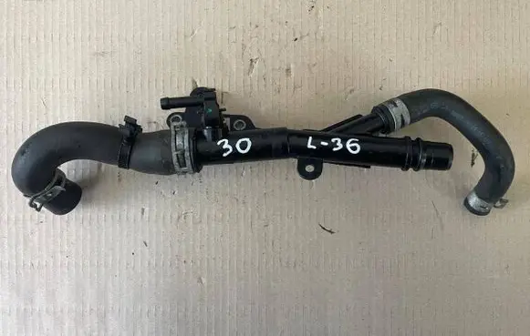 Renault Trafic III (X82) Engine coolant pipe/hose 1321016