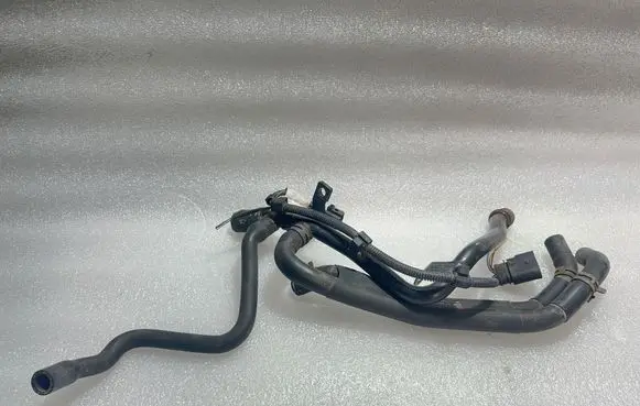 Engine coolant pipe/hose