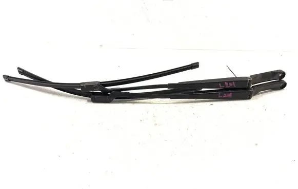 Opel Astra J Front wiper blade arm 13289888 1171