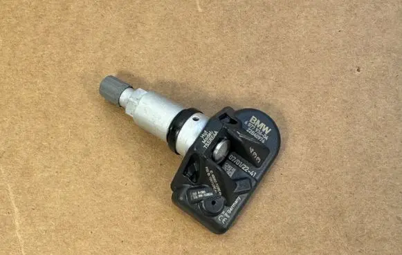 BMW 1 F40 Tire pressure sensor 36106877936