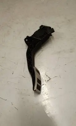 Accelerator throttle pedal