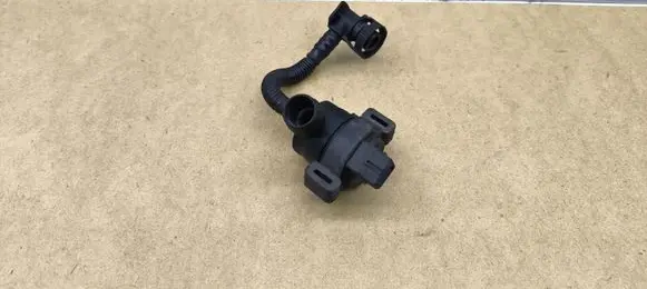 BMW 3 E90 E91 Valve vacuum 7551262