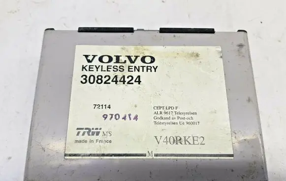 Volvo S40, V40 Door central lock control unit/module 30824424