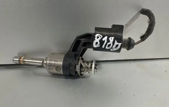 Volkswagen Golf VI Fuel injector 03C906