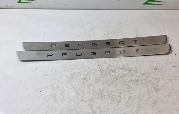 Peugeot 308 Front sill trim cover 98361940VV