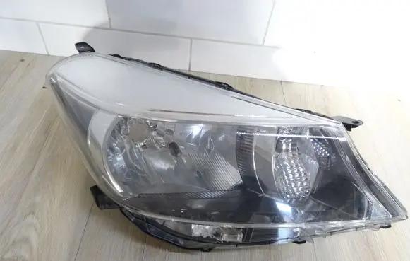 Toyota Yaris Headlight/headlamp 811300D450
