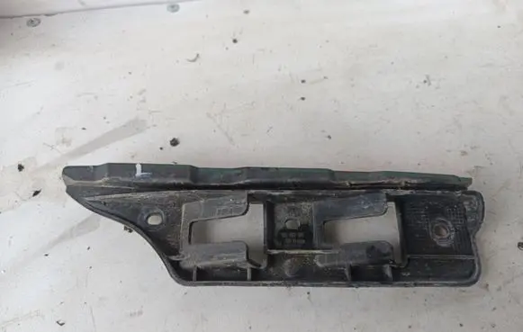 Volkswagen Jetta V Front bumper mounting bracket 1K0807184