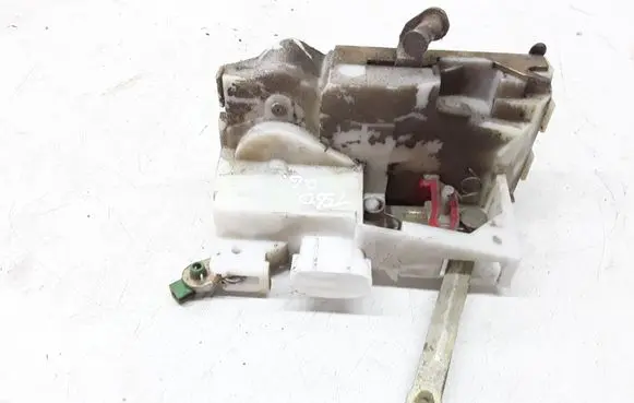Toyota Avensis T220 Rear door lock