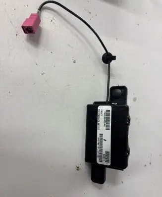 Chrysler Pacifica Antenna control unit P68186558AA 19123 5197861912301087
