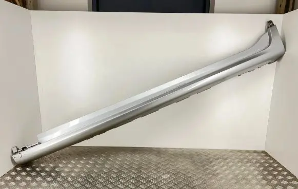 BMW X4 F26 Sill 8048171