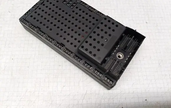 Volvo V70 Fuse module 08696098 08679899