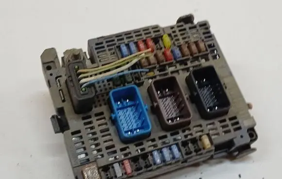 Citroen C4 II Fuse box set BSMZ0100
