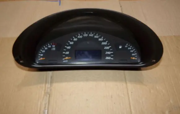 Mercedes-Benz C W203 Speedometer (instrument cluster) A2035401947