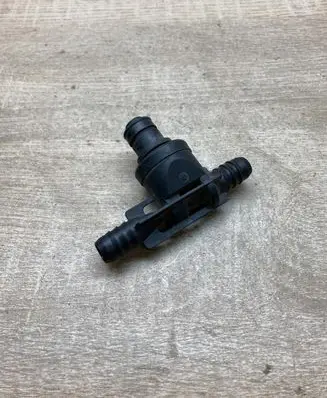 Volkswagen PASSAT B6 Valve vacuum 06B133753D C299076