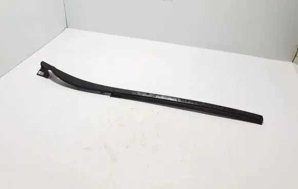 Windshield trim