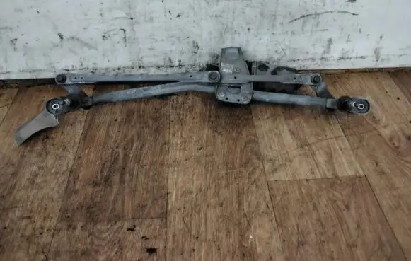 Mazda 3 I Front wiper linkage and motor
