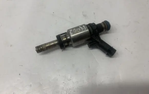 Volkswagen Golf VI Fuel injector 06H906036G