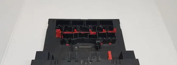 Volkswagen Touran I Fuse module 3C0937049H