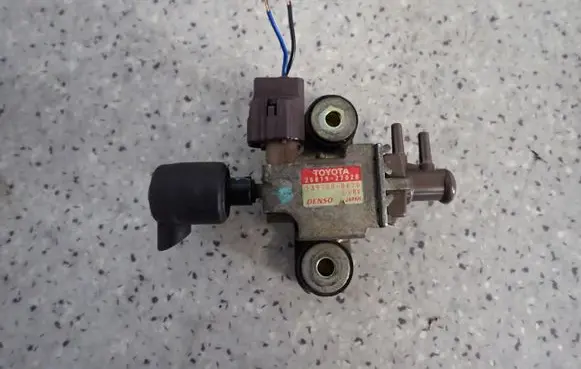 Toyota Yaris Turbo system vacuum part 2581927020