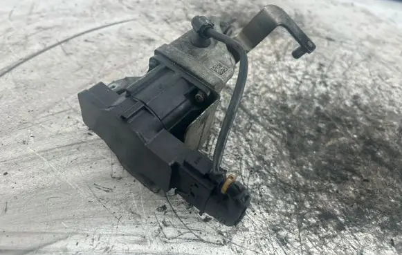 BMW 1 E82 E88 Turbine electric control actuator 33519200