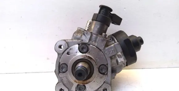 Volkswagen PASSAT CC Fuel injection high pressure pump 0445010526
