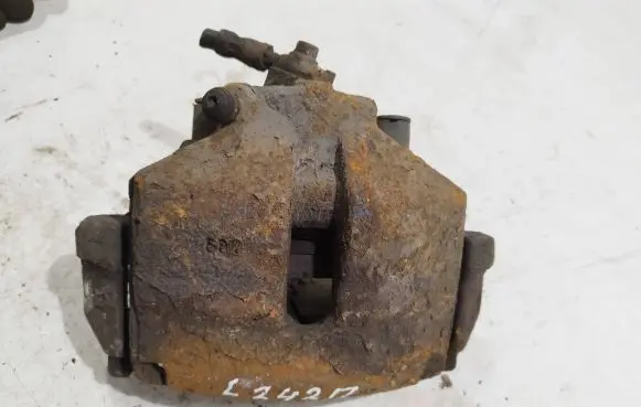 Volkswagen PASSAT B6 Front brake caliper